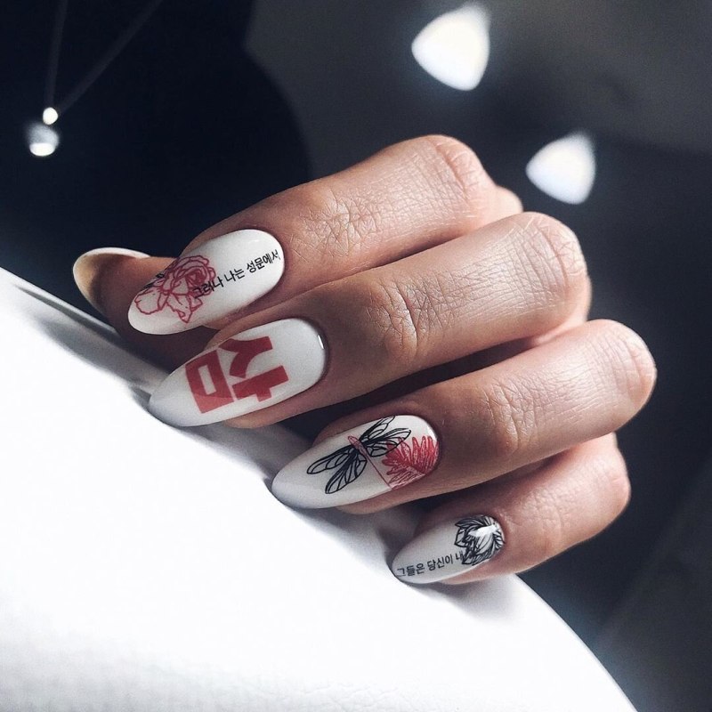 Иероглифы на ногтях