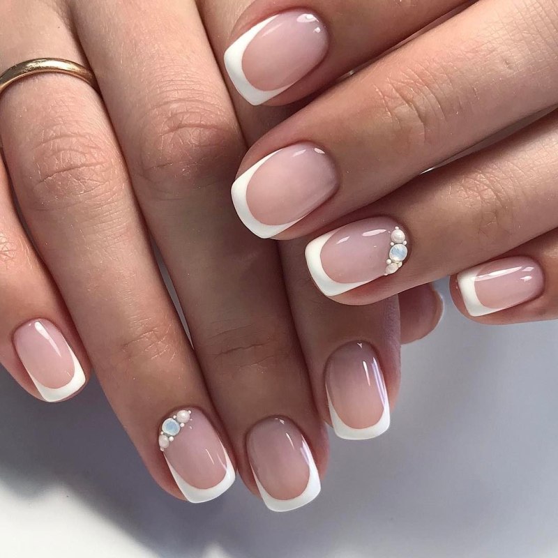 Неброский маникюр