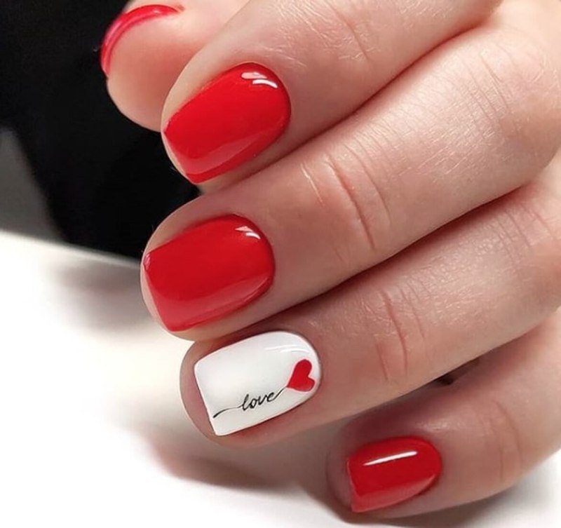 Маникюр 2022 красный с белым