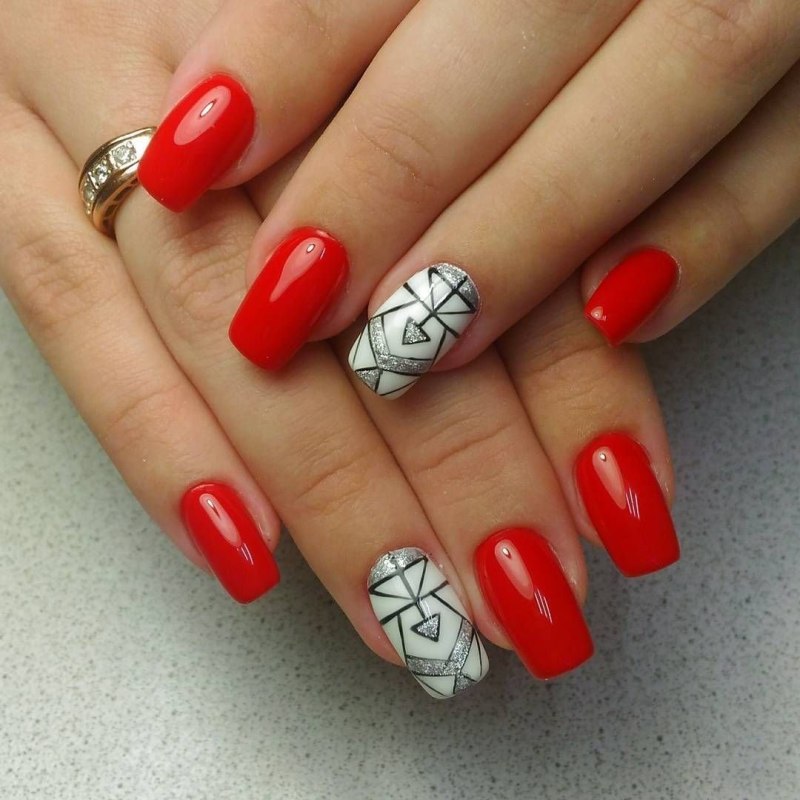 Красный маникюр