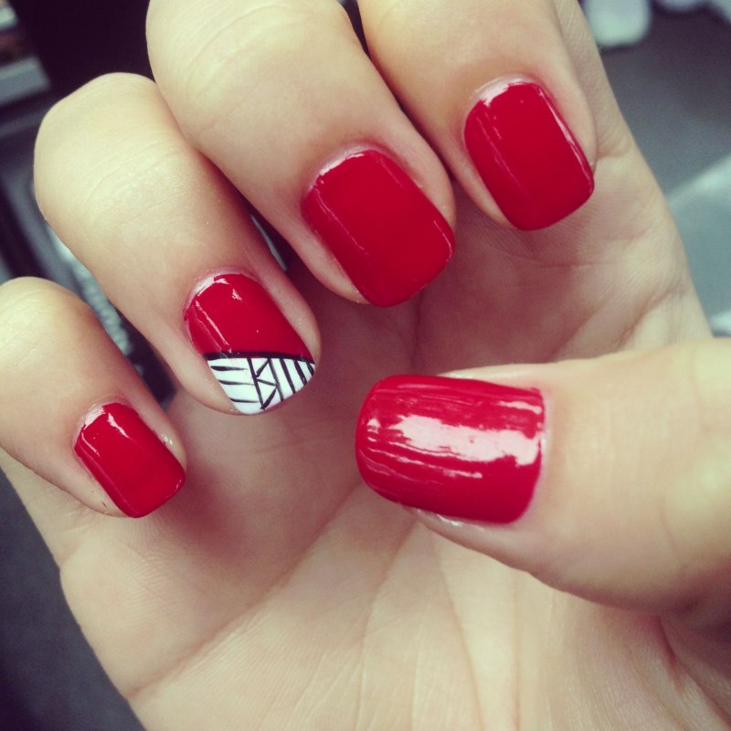 Красный маникюр