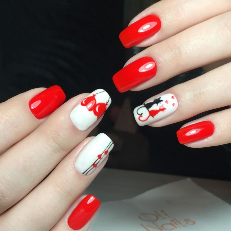 Маникюр на ногти мягкий квадрат красно блестящий