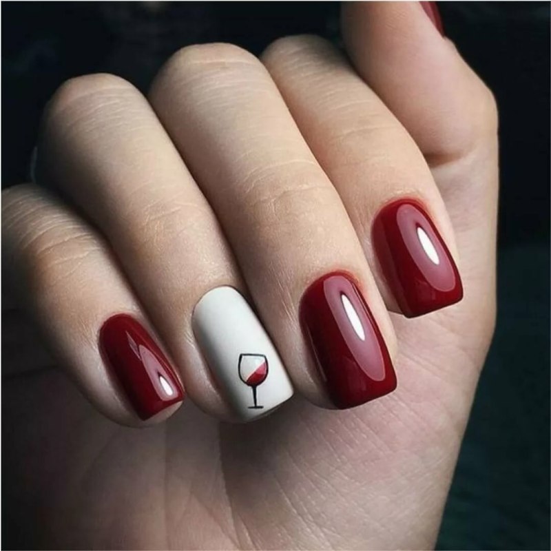 Красный маникюр