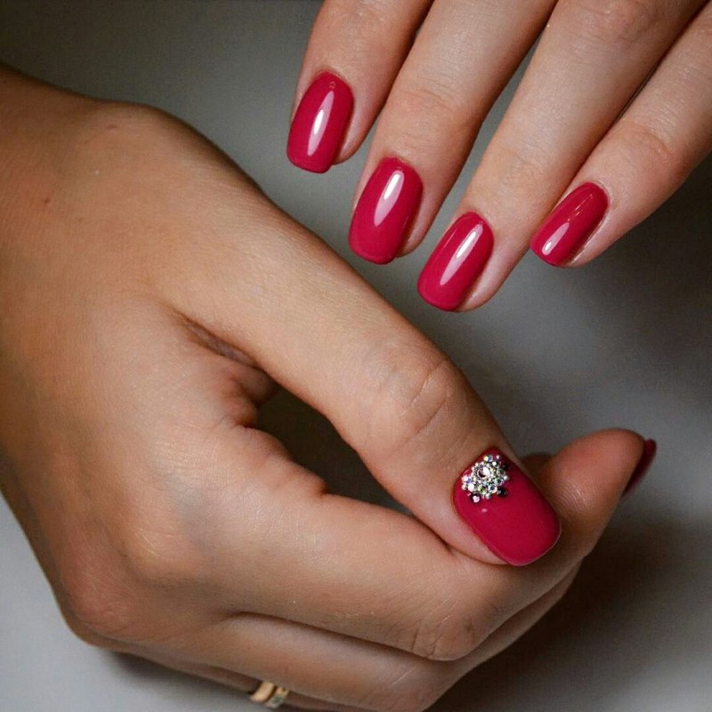 Красные ногти разной формы