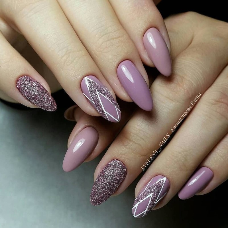 Маникюр френч черный миндаль