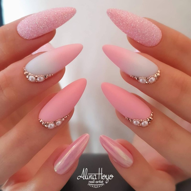 Ногти миндаль яркие