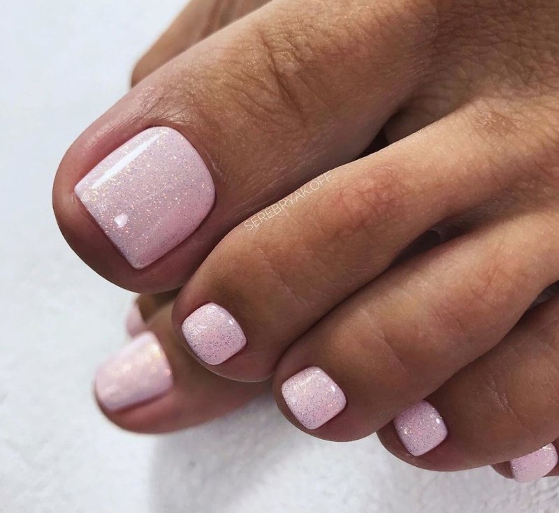 Педикюр однотонный