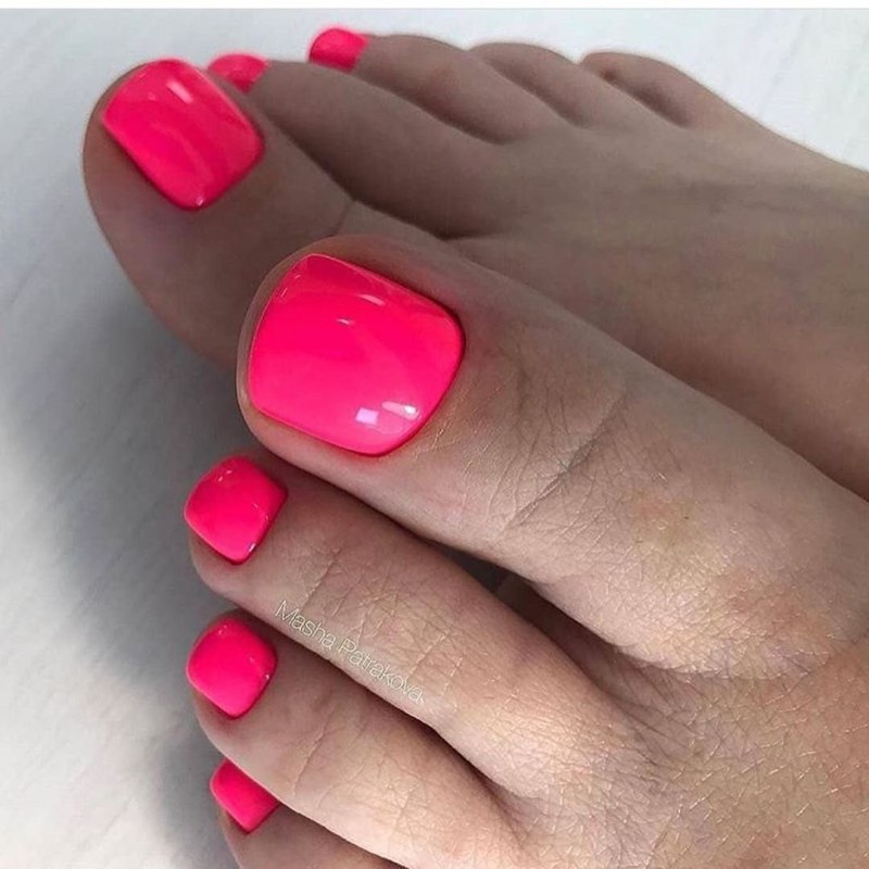 Педикюр розовый