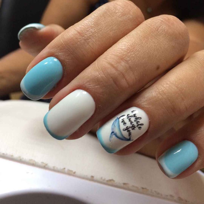 Маникюр с приложениями