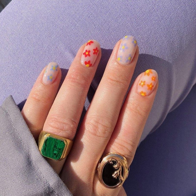 Ногти с Хеллоу Китти миндаль