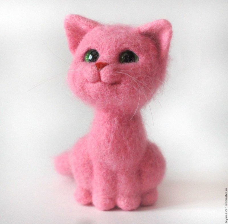 Розовый котенок