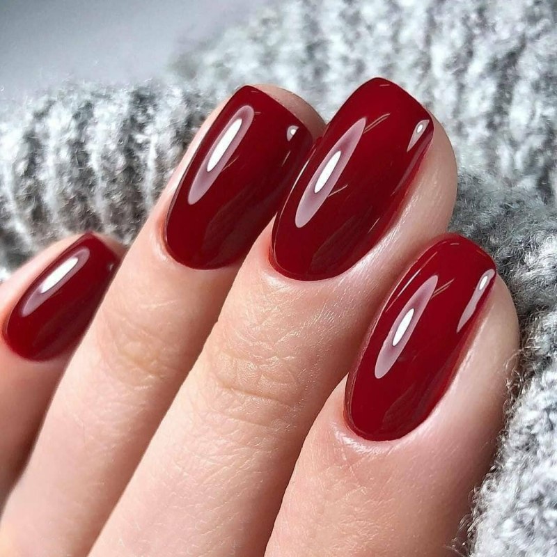 Классический красный маникюр