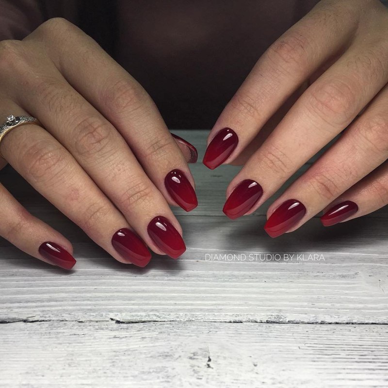 Маникюр черно красный