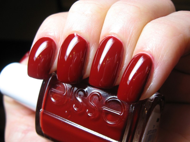Маникюр черно красный