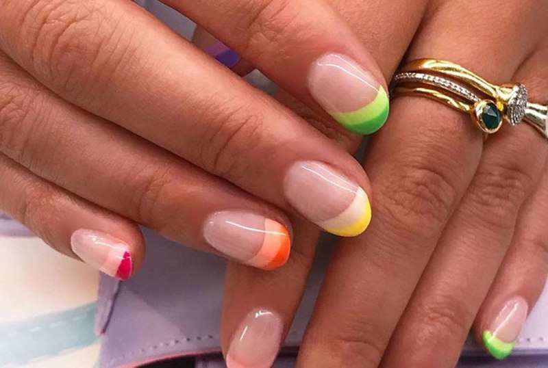 Разноцветный френч на ногтях квадратной формы