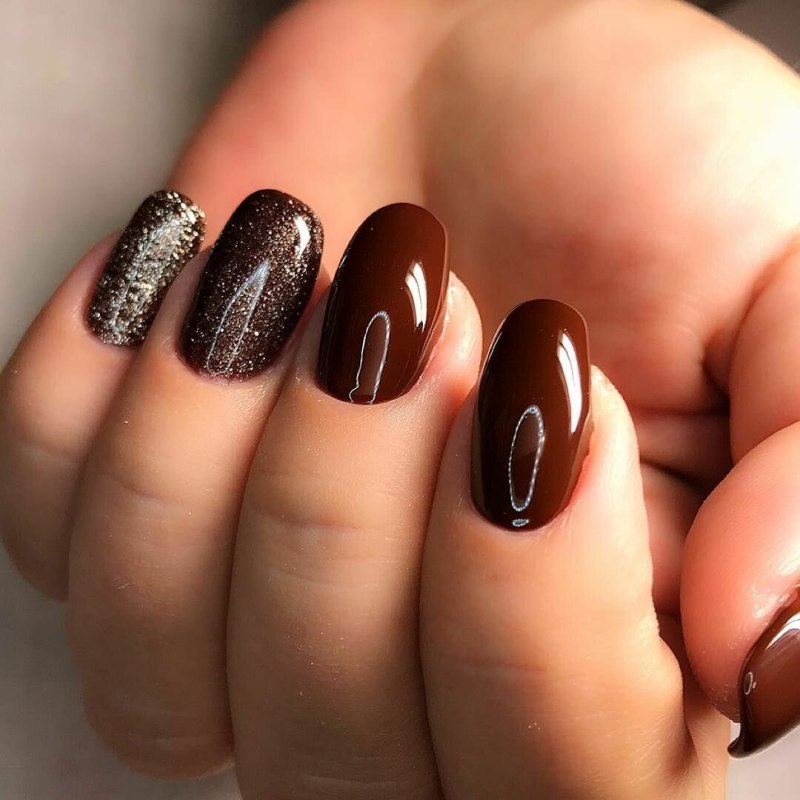 Коричневый маникюр