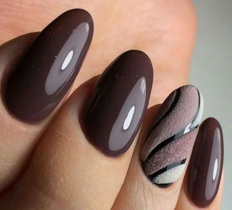 Лак для ногтей шоколадного цвета