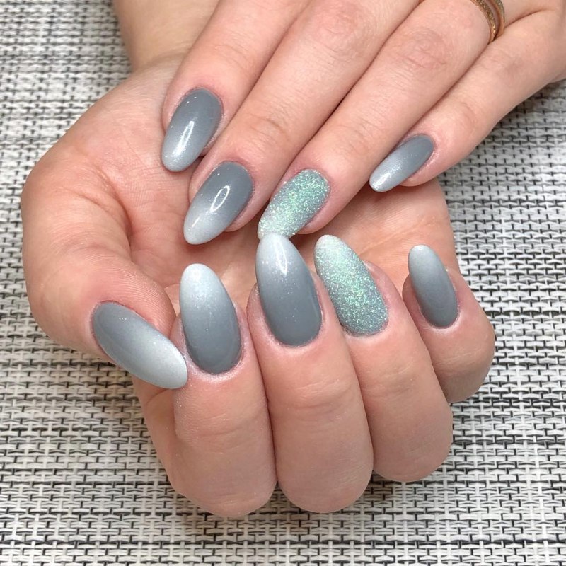 Маникюр градиент белый с втиркой