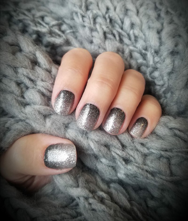 Сиреневый нюдовый маникюр