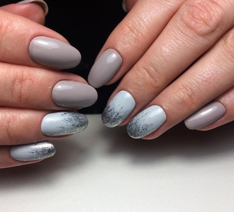Серо-розовый маникюр