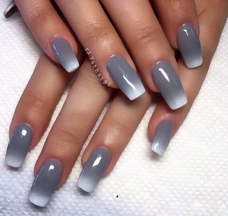Градиентный маникюр серый