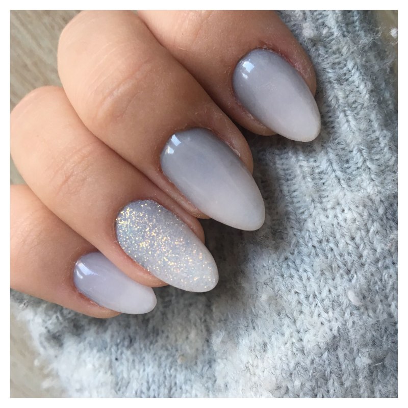 Маникюр серый френч