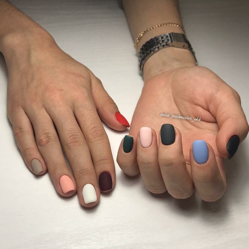 Маникюр разные руки
