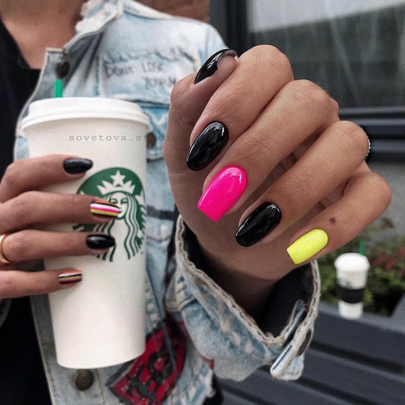 Маникюр разные цвета на разных руках