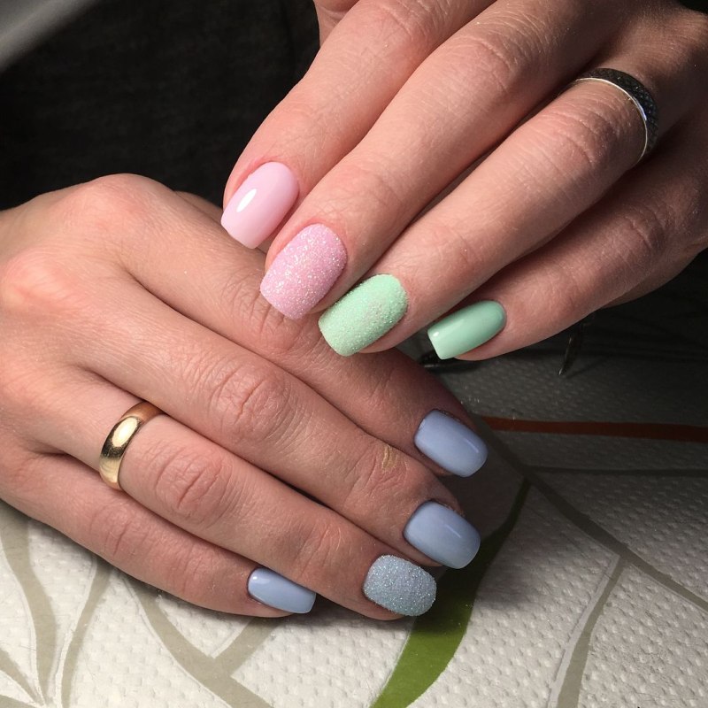 Разные ногти на руках