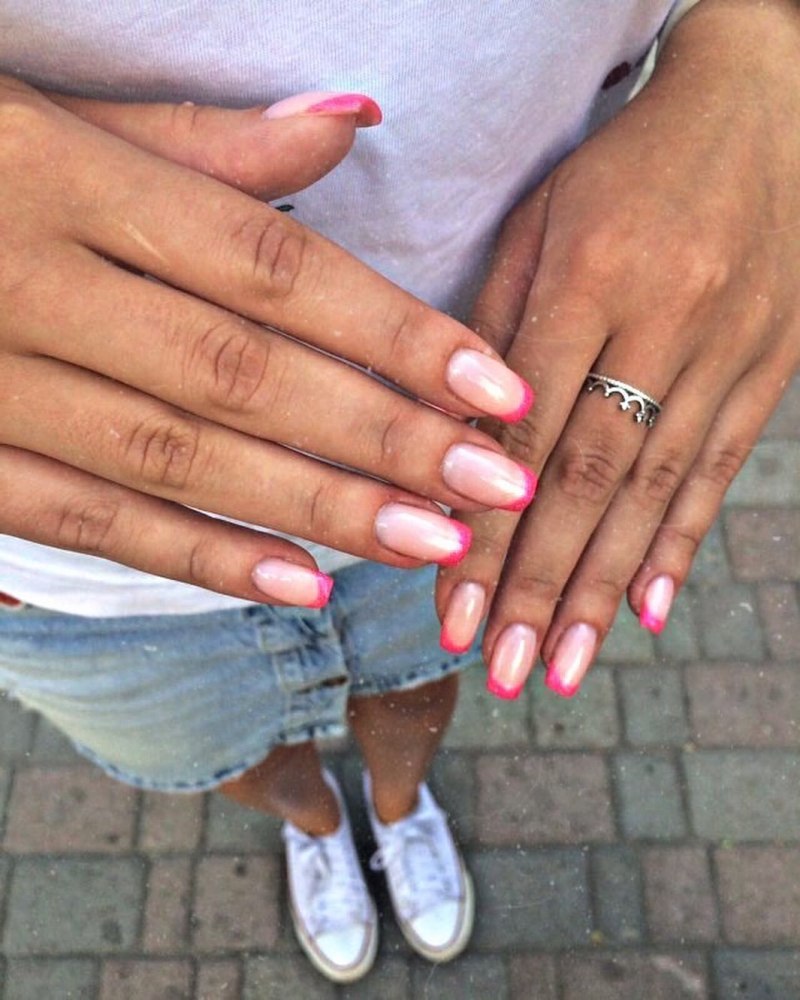 Маникюр с разными цветами на руках