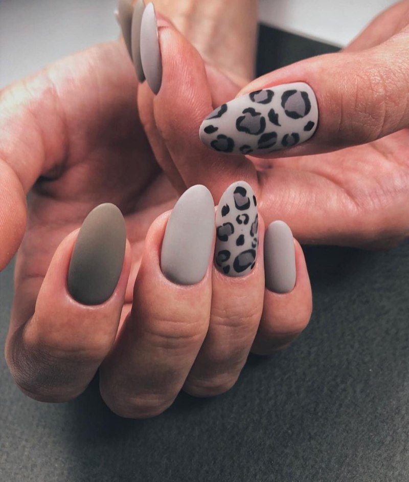 Маникюр черный с леопардовым принтом