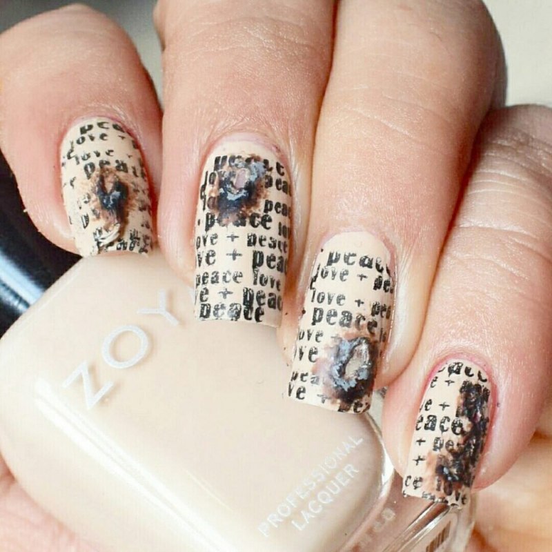 Ногти с газетным принтом