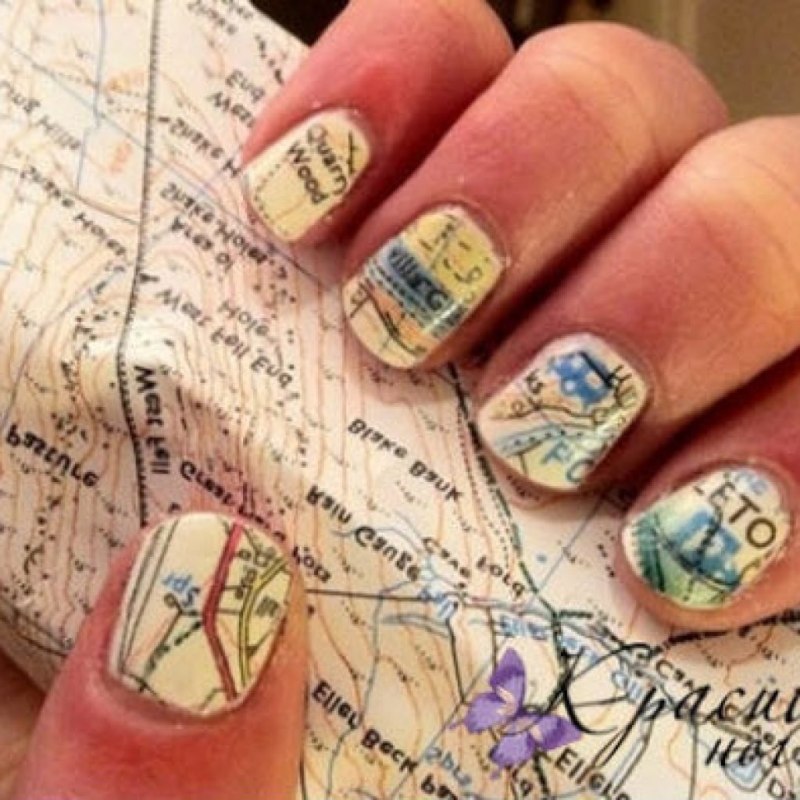 Газетный принт на ногтях