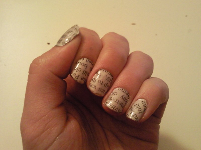 Маникюр с надписями