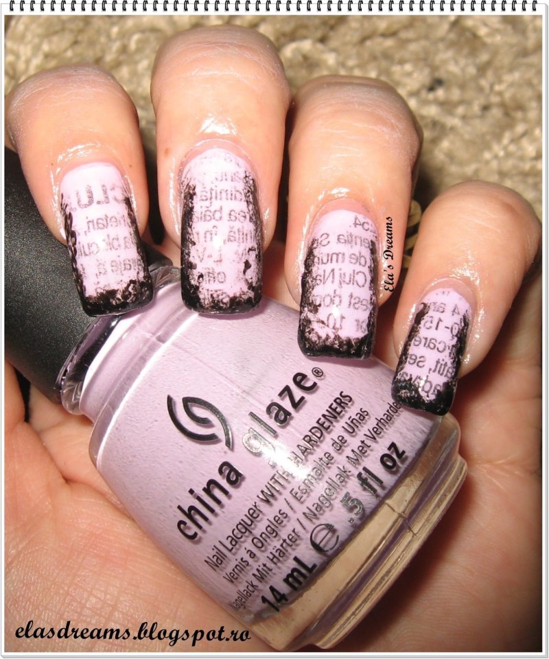 Маникюр с надписями газетными