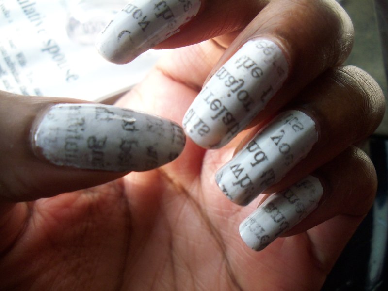 Ногти с газетным принтом