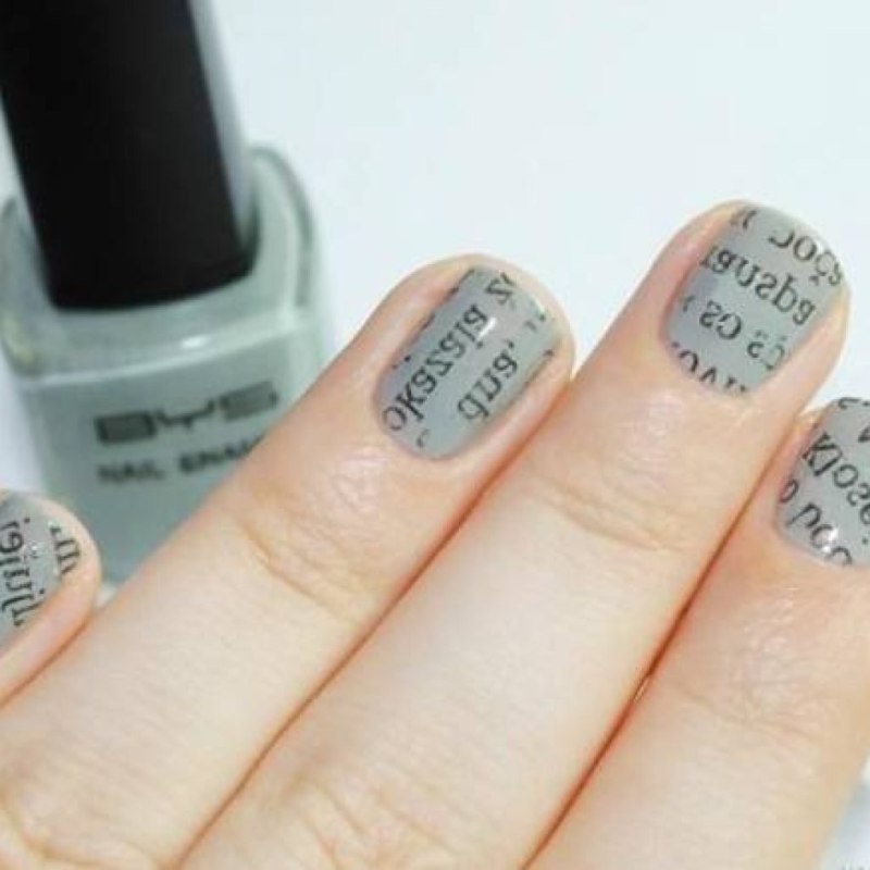 Ногти с газетным принтом