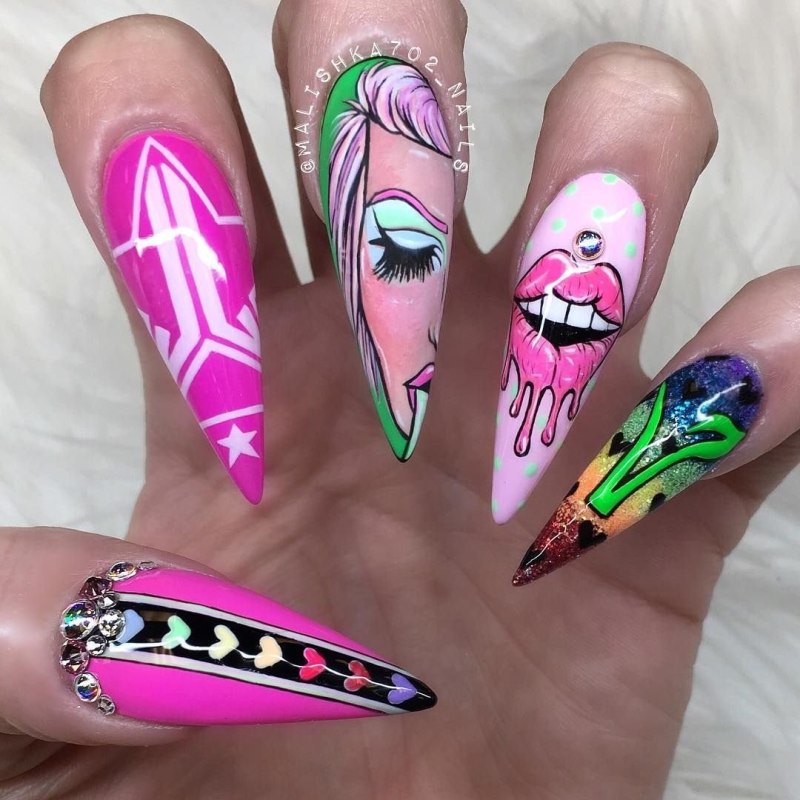 Маникюр с рисунком девушки