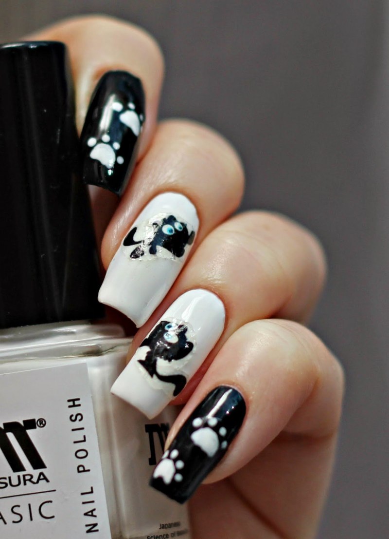 Маникюр с рисунком девушки