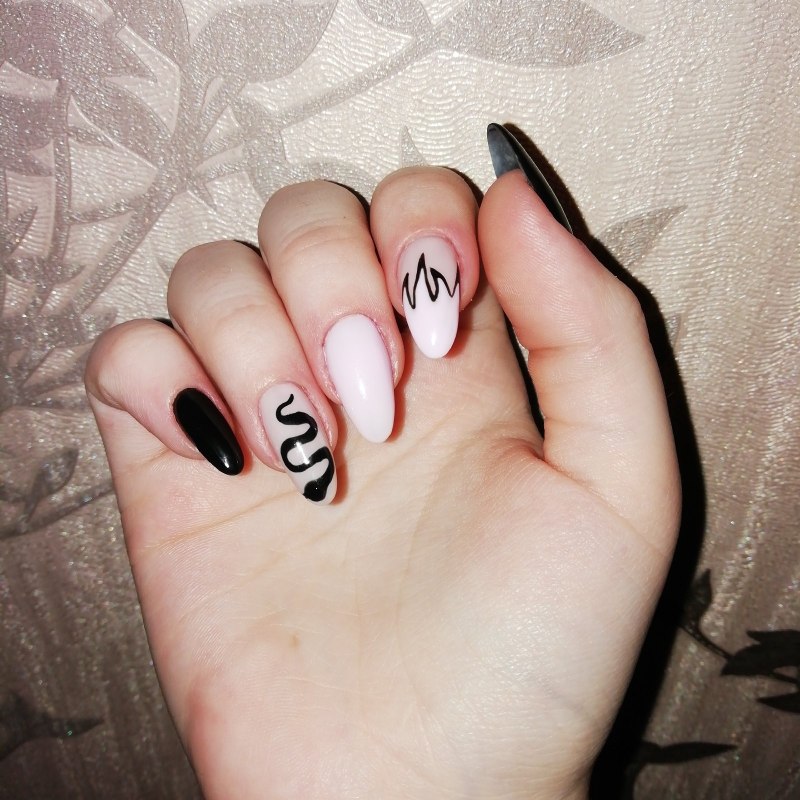 Член на ногтях маникюр