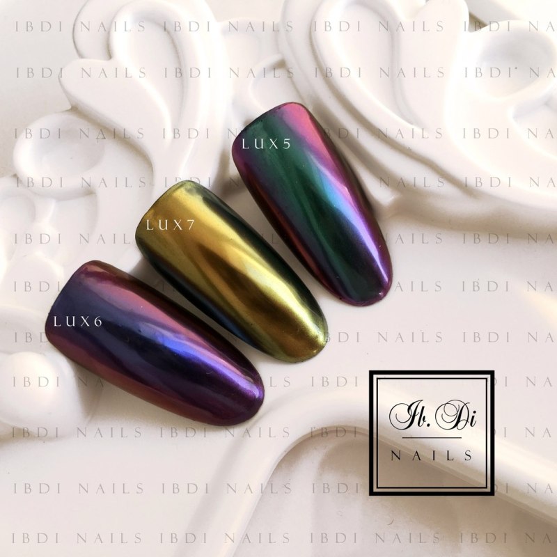 Красивый маникюр с втиркой Майский Жук