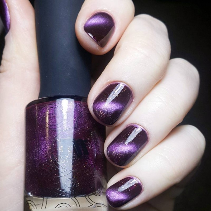 Маникюр кошачий глаз на магните синий