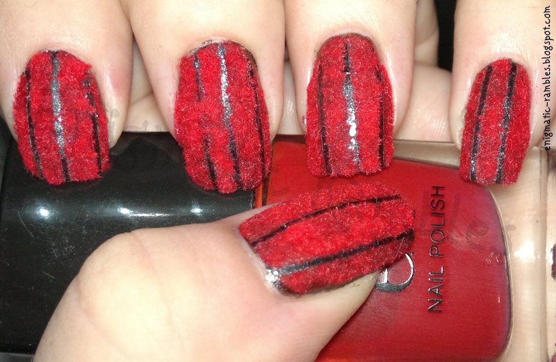 Махровый маникюр