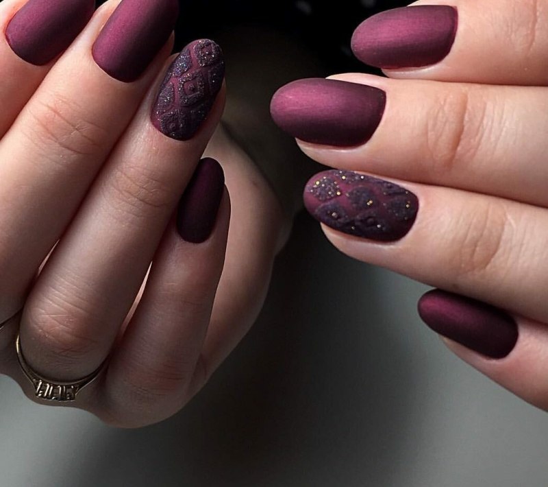 Маникюр модный сахарный