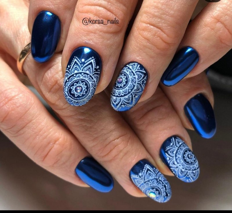 Новогодние дизайны ногтей 2022 новинки со стемпингом