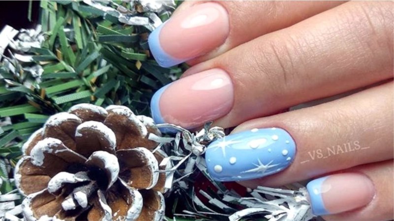 Новогодний маникюр 2022