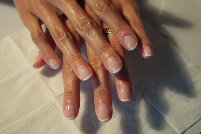 Маникюр в салонекрамоты