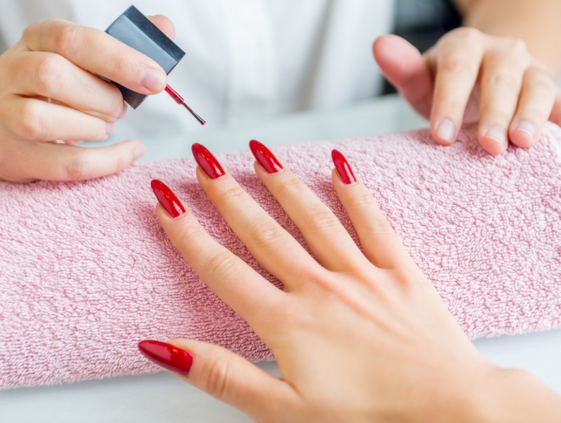 Повседневный маникюр на длинные ногти