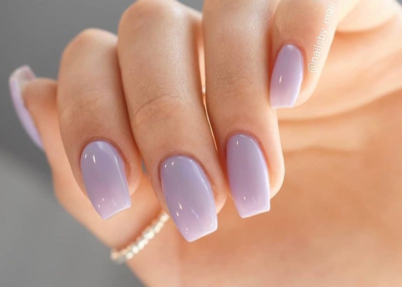 Сиреневый прозрачный маникюр