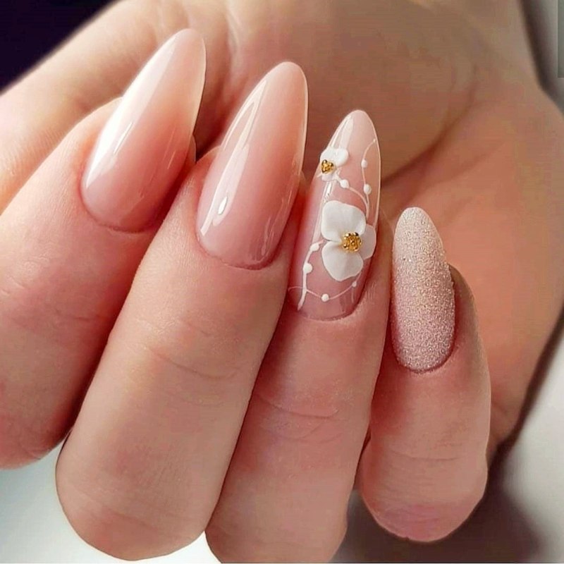 Нюдовый маникюр 2022 миндаль